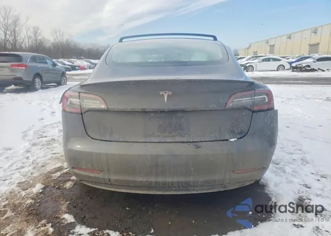 2018 Tesla Model 3 z USA, uszkodzony, nr VIN 5YJ3E1EB5JF074385